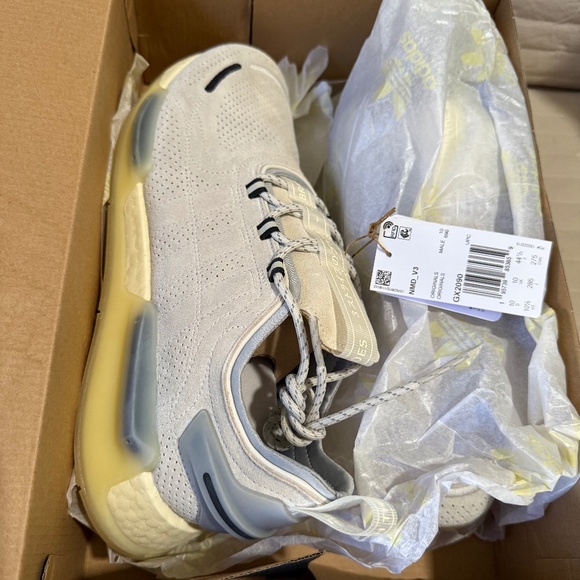 New Adidas NMD V3 Men Sneakers - Picture 2 of 3